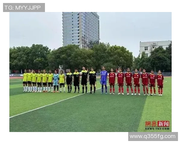 球星荣耀时刻大型足球挂画横幅装饰展现绿茵激情 球星荣耀时刻大型足球挂画横幅装饰展现绿茵激情