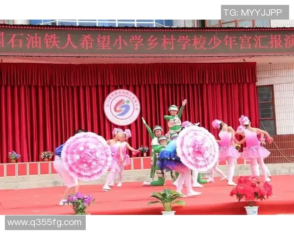 足球巨星献爱心公益行动 用脚踢响希望的旋律 助力贫困儿童成长与梦想 足球巨星献爱心公益行动 用脚踢响希望的旋律 助力贫困儿童成长与梦想